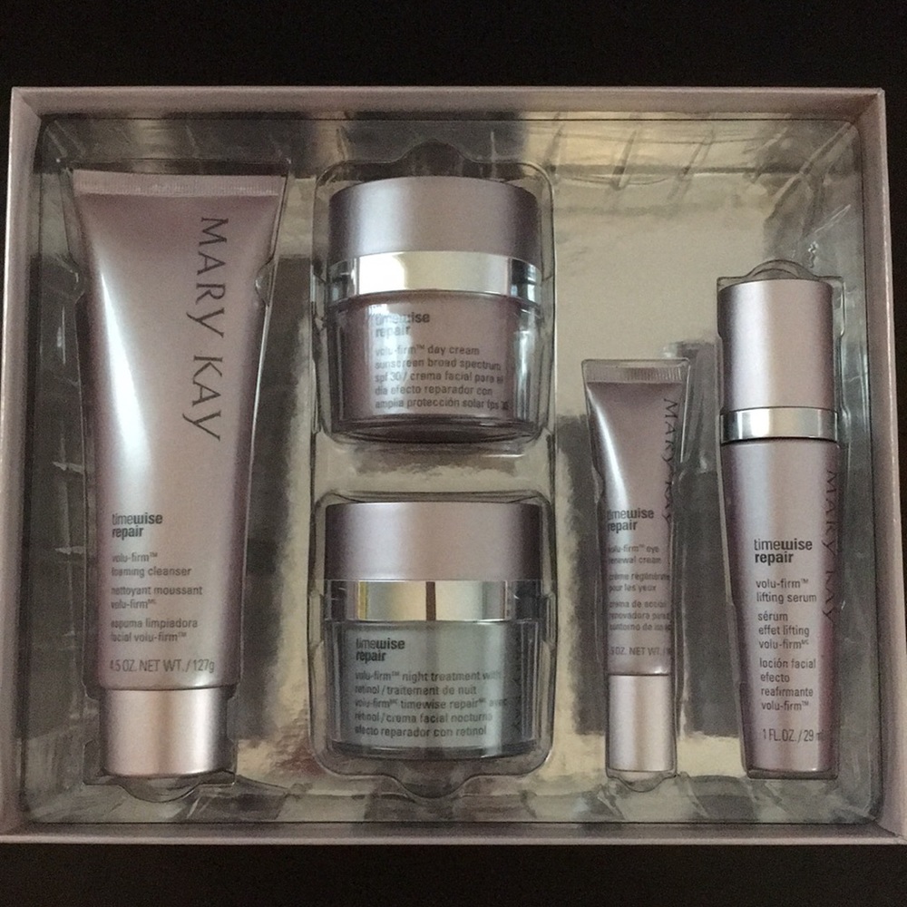 Brand New Mary Kay TimeWise Repair Set